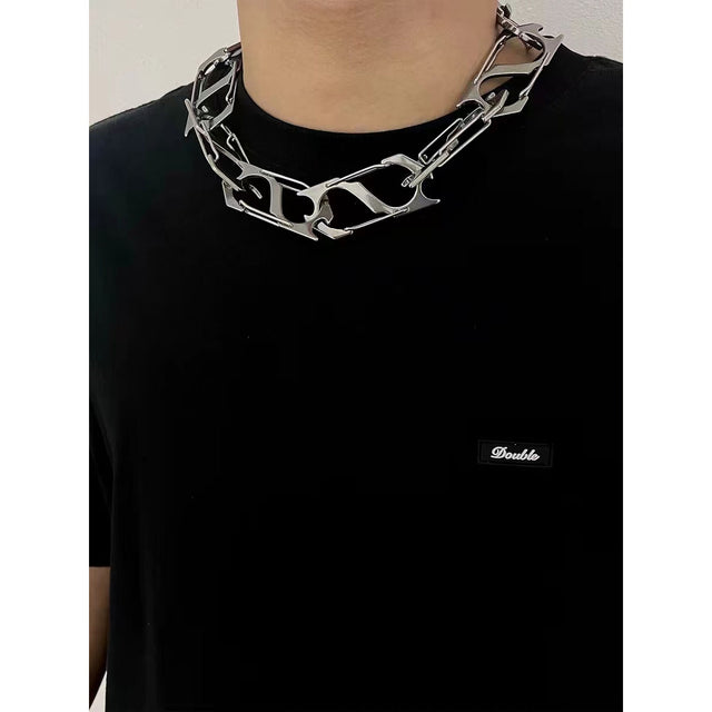 Clasp Clash Neckpiece