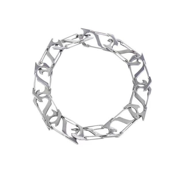 Clasp Clash Neckpiece