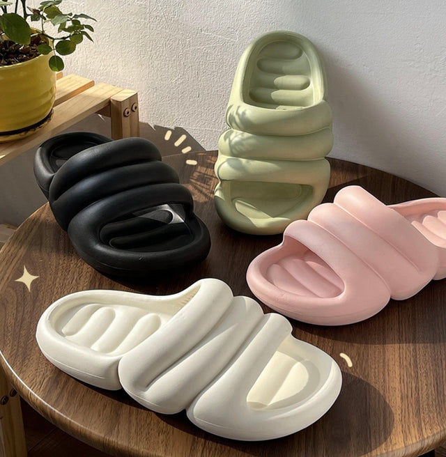 PUFFY SOFA SLIDES