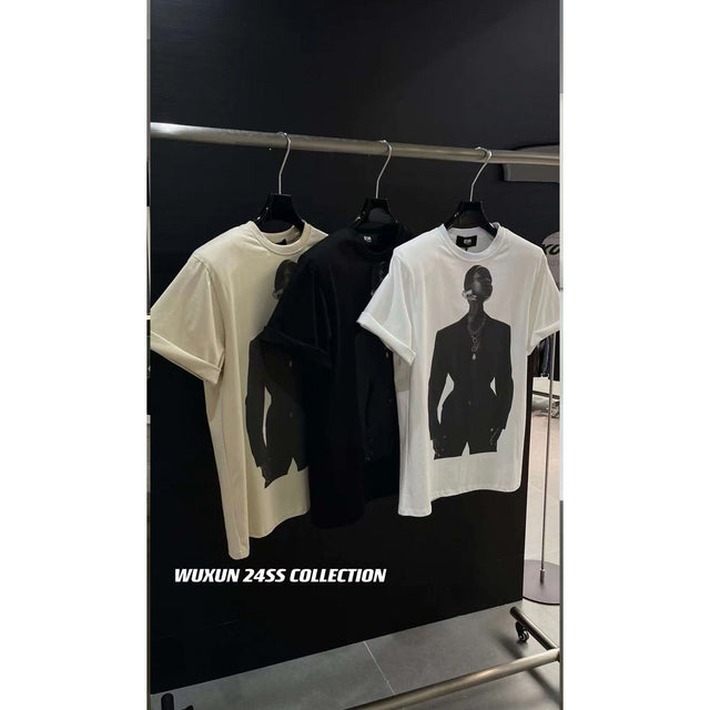 Model t-shirt