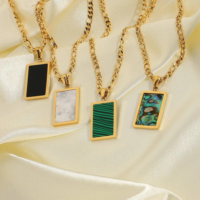 POLAR SQUARE NECKPIECE