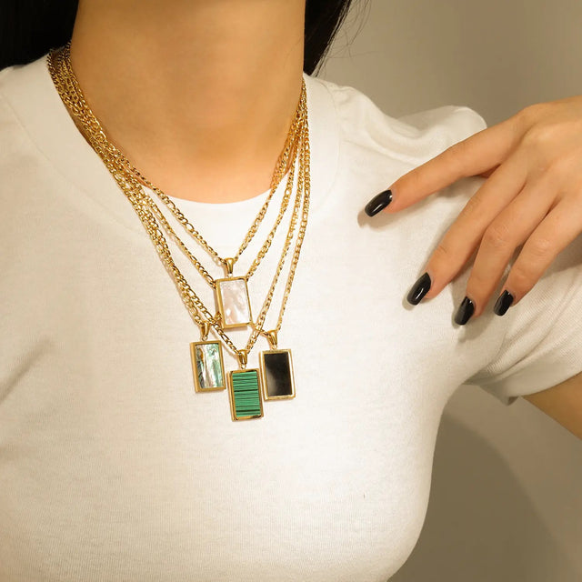 POLAR SQUARE NECKPIECE