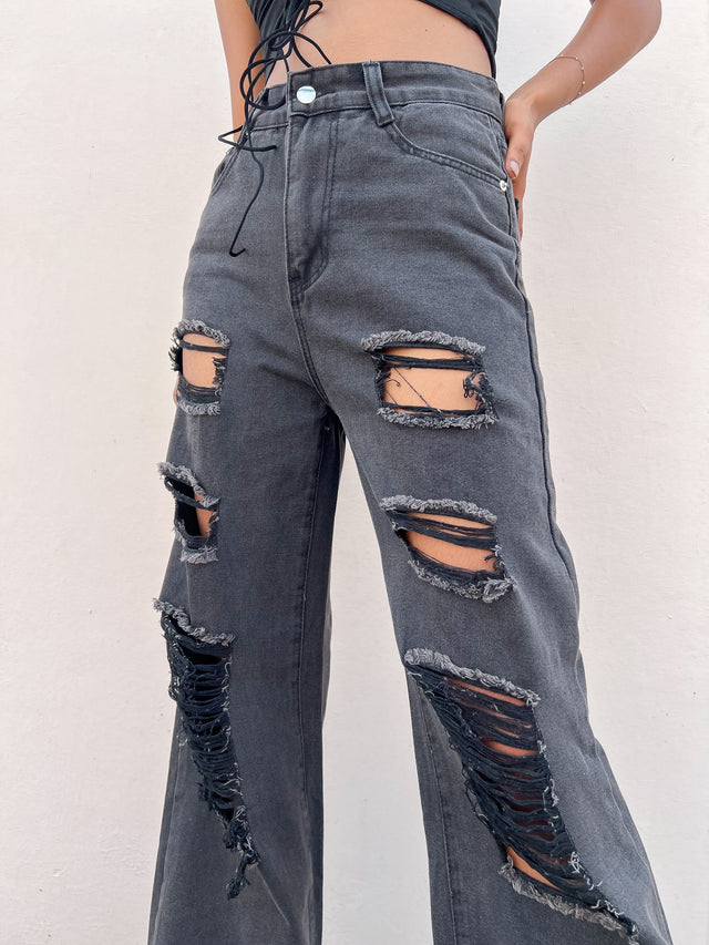ASYMETRICAL RIPPED JEANS